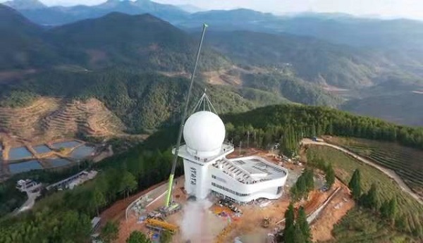 會當淩絕頂，一(yi)覽衆山(shān)小(xiǎo)—全國(guo)首部(bu)S波(bo)段相控陣雙偏振天氣(qi)雷達完成(cheng)架設(shè)